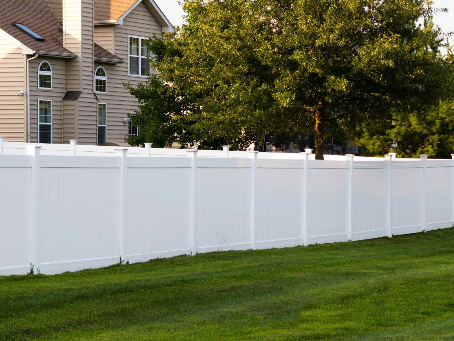 Photo of a New Hampshire vinyl fence