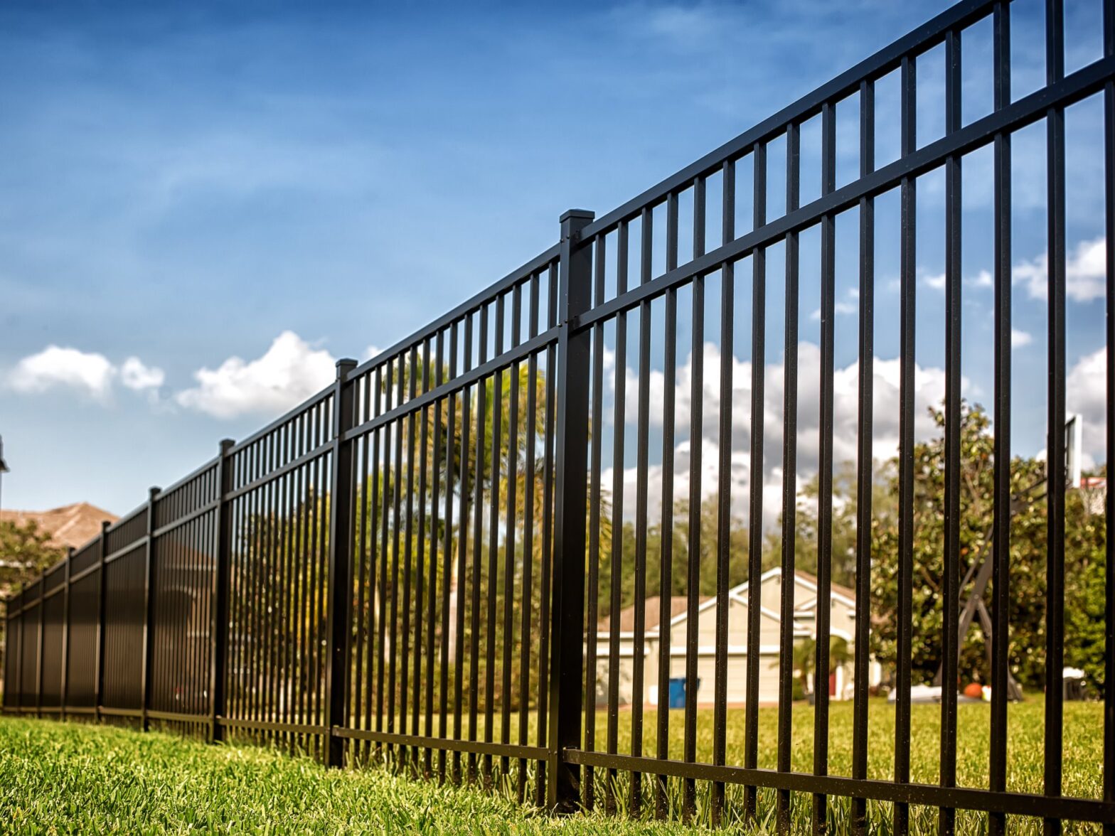 Photo of a New Hampshire aluminum fence