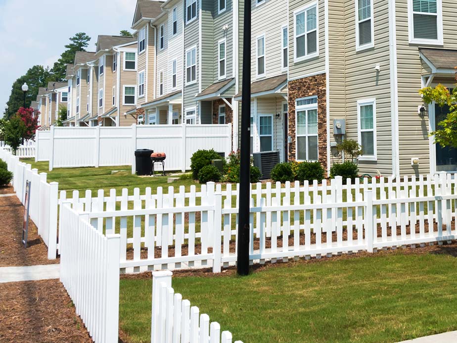 vinyl fence Manchester New Hampshire